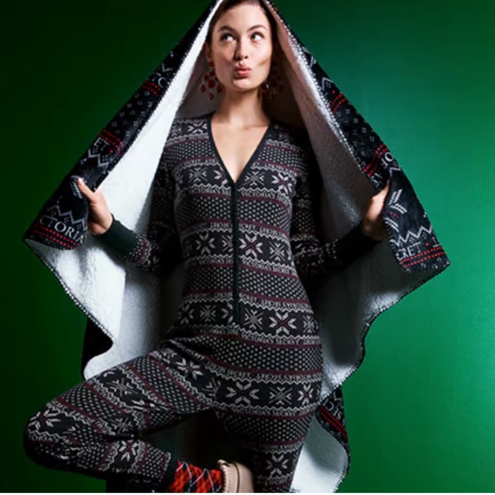VS Sherpa Holiday Script Logo Blanket